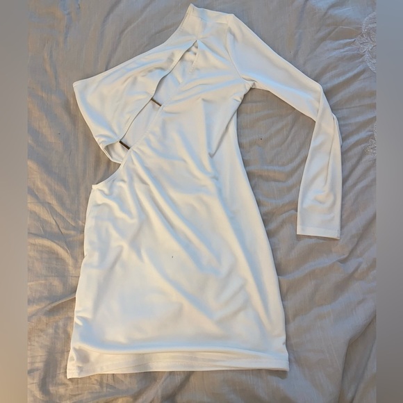 h:ours Blanche Dress in Ivory (D1) - Picture 2 of 7